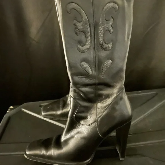 Guess Black Heeled Boots - Picture 2 of 2